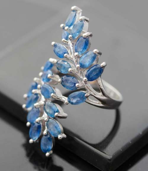 GORGEOUS LONG REAL BLUE SAPPHIRE STERLING SILVER RING. EXTENDED LEAF DESIGN
