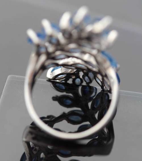 GORGEOUS LONG REAL BLUE SAPPHIRE STERLING SILVER RING. EXTENDED LEAF DESIGN