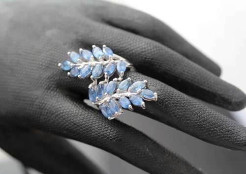 GORGEOUS LONG REAL BLUE SAPPHIRE STERLING SILVER RING. EXTENDED LEAF DESIGN