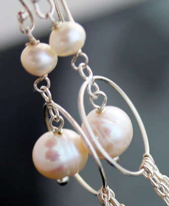 VERY LONG (80mm) WATERFALL CHAIN STERLING SILVER AND CREAMY BAROQUE PEARL DROP EARRINGS. 925