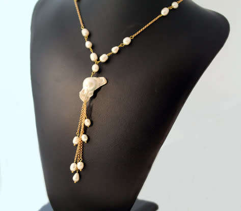 VERY LONG 76cm NECKLACE FEATURING A LARGE NATURAL ORGANIC BAROQUE PEARL. NOT STERLING SILVER.