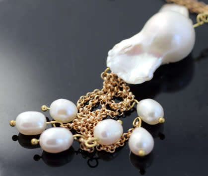 VERY LONG 76cm NECKLACE FEATURING A LARGE NATURAL ORGANIC BAROQUE PEARL. NOT STERLING SILVER.