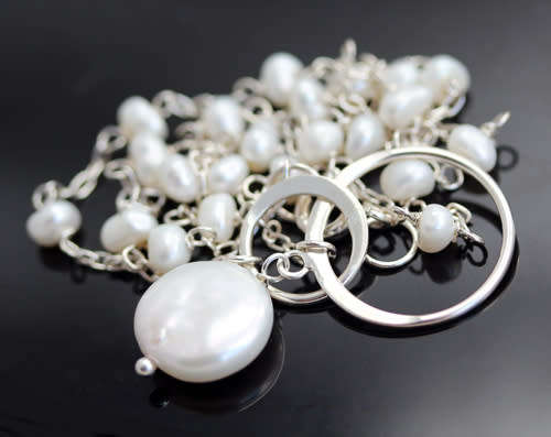 STERLING SILVER OPEN LINK CHAIN NECKLACE WITH WHITE BAROQUE PEARLS AND LARGE ROUND LINKS IN FRONT