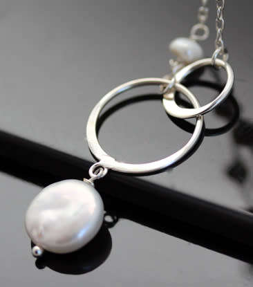 STERLING SILVER OPEN LINK CHAIN NECKLACE WITH WHITE BAROQUE PEARLS AND LARGE ROUND LINKS IN FRONT