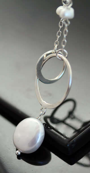 STERLING SILVER OPEN LINK CHAIN NECKLACE WITH WHITE BAROQUE PEARLS AND LARGE ROUND LINKS IN FRONT