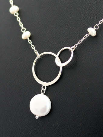 STERLING SILVER OPEN LINK CHAIN NECKLACE WITH WHITE BAROQUE PEARLS AND LARGE ROUND LINKS IN FRONT