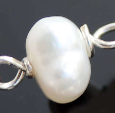 STERLING SILVER OPEN LINK CHAIN NECKLACE WITH WHITE BAROQUE PEARLS AND LARGE ROUND LINKS IN FRONT