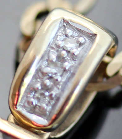 VINTAGE 9CT YELLOW GOLD TOURMALINE AND DIAMOND PENDANT ON 45cm 9CT YELLOW GOLD CHAIN. 375