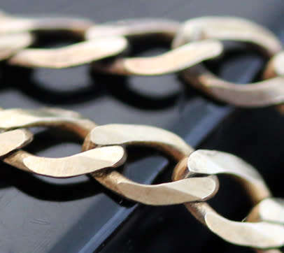 VINTAGE 9CT YELLOW GOLD TOURMALINE AND DIAMOND PENDANT ON 45cm 9CT YELLOW GOLD CHAIN. 375