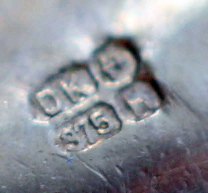 VINTAGE 9CT YELLOW GOLD TOURMALINE AND DIAMOND PENDANT ON 45cm 9CT YELLOW GOLD CHAIN. 375