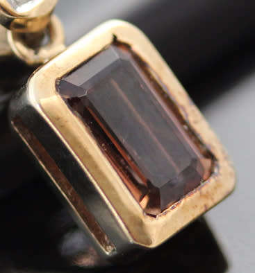 VINTAGE 9CT YELLOW GOLD TOURMALINE AND DIAMOND PENDANT ON 45cm 9CT YELLOW GOLD CHAIN. 375