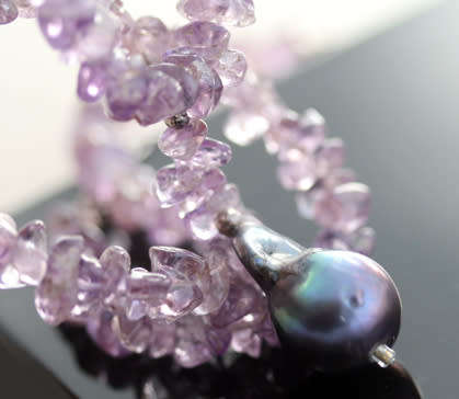 POLISHED NATURAL AMETHYST AND STERLING SILVER BEAD NECKLACE WITH BLACK BAROQUE PEARL PENDANT