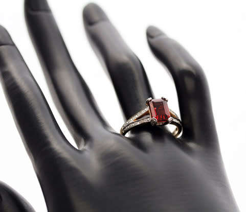 ENGLISH VINTAGE BAGUETTE-CUT GARNET 9CT YELLOW & WHITE GOLD RING WITH DIAMOND ACCENTS. RICH COLOURS!