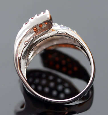 DRAMATIC TRIPLE CROSSOVER STERLING SILVER RING WITH BLUE TANZANITE AND MOZAMBICAN GARNETS. 925