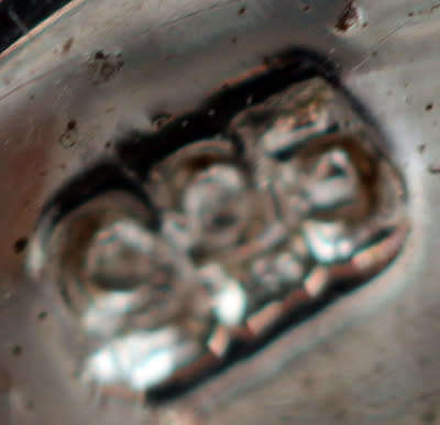 DRAMATIC TRIPLE CROSSOVER STERLING SILVER RING WITH BLUE TANZANITE AND MOZAMBICAN GARNETS. 925