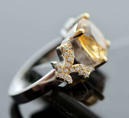 SQUARE-FACETED NATURAL 2,36ct CITRINE STERLING SILVER RING CROSSOVER SHOULDER DETAIL. CZ accents
