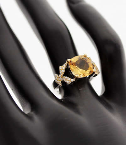 SQUARE-FACETED NATURAL 2,36ct CITRINE STERLING SILVER RING CROSSOVER SHOULDER DETAIL. CZ accents