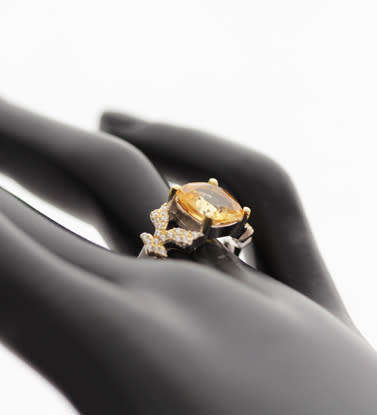 SQUARE-FACETED NATURAL 2,36ct CITRINE STERLING SILVER RING CROSSOVER SHOULDER DETAIL. CZ accents