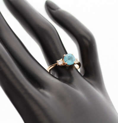 VINTAGE ENGLISH 9CT YELLOW GOLD RING.  ROUND CUT SWISS BLUE TOPAZ. 375