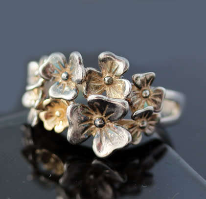 FROM IRELAND! PRETTY VINTAGE STERLING SILVER FLORAL CLUSTER DESIGN RING. IRELAND HALLMARKING. 925