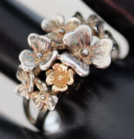 FROM IRELAND! PRETTY VINTAGE STERLING SILVER FLORAL CLUSTER DESIGN RING. IRELAND HALLMARKING. 925
