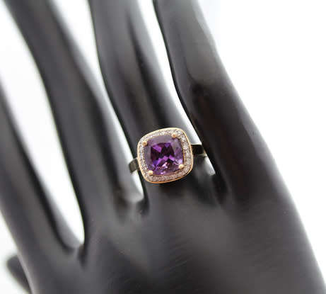 VINTAGE AMETHYST AND DIAMOND 10K YELLOW GOLD RING. *JEWELLER'S EVALUATION R18'000*