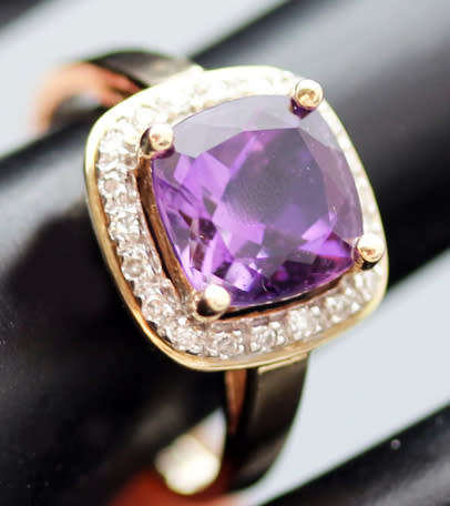 VINTAGE AMETHYST AND DIAMOND 10K YELLOW GOLD RING. *JEWELLER'S EVALUATION R18'000*