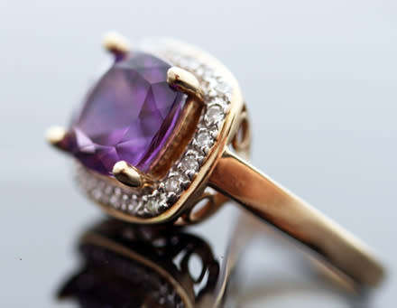 VINTAGE AMETHYST AND DIAMOND 10K YELLOW GOLD RING. *JEWELLER'S EVALUATION R18'000*