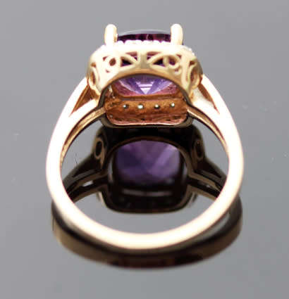 VINTAGE AMETHYST AND DIAMOND 10K YELLOW GOLD RING. *JEWELLER'S EVALUATION R18'000*
