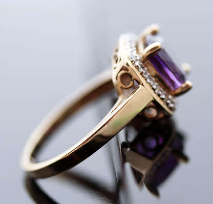VINTAGE AMETHYST AND DIAMOND 10K YELLOW GOLD RING. *JEWELLER'S EVALUATION R18'000*