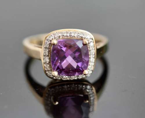 VINTAGE AMETHYST AND DIAMOND 10K YELLOW GOLD RING. *JEWELLER'S EVALUATION R18'000*