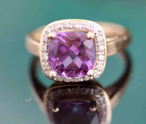 VINTAGE AMETHYST AND DIAMOND 10K YELLOW GOLD RING. *JEWELLER'S EVALUATION R18'000*
