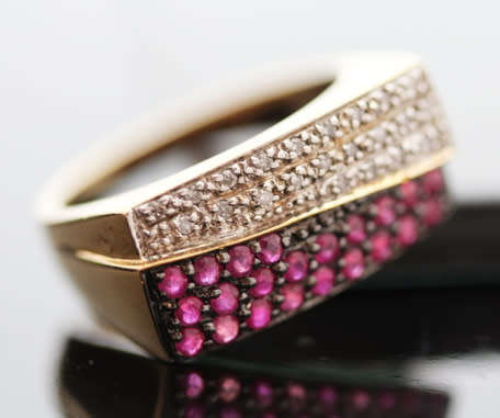 VERY UNUSUAL GEOMETRIC RUBY AND DIAMOND 9CT YELLOW GOLD RING. HEAVY! *JEWELLER EVALUATION R18'000*