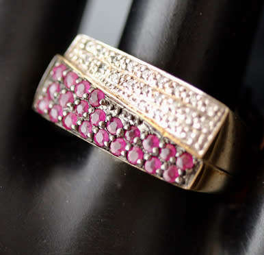 VERY UNUSUAL GEOMETRIC RUBY AND DIAMOND 9CT YELLOW GOLD RING. HEAVY! *JEWELLER EVALUATION R18'000*