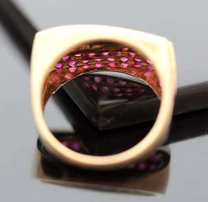 VERY UNUSUAL GEOMETRIC RUBY AND DIAMOND 9CT YELLOW GOLD RING. HEAVY! *JEWELLER EVALUATION R18'000*
