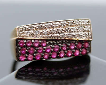 VERY UNUSUAL GEOMETRIC RUBY AND DIAMOND 9CT YELLOW GOLD RING. HEAVY! *JEWELLER EVALUATION R18'000*