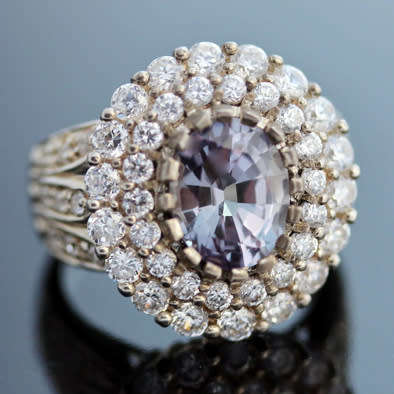 VINTAGE 3,06CT DEEP LILAC SPINEL RING WITH BRIGHT WHITE STONE ACCENTS SET IN STERLING SILVER