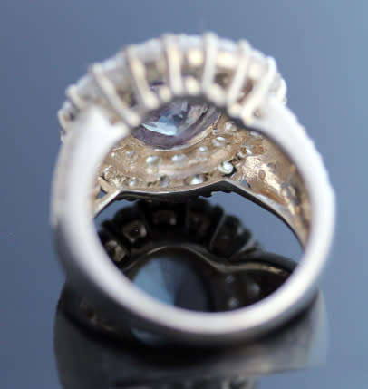 VINTAGE 3,06CT DEEP LILAC SPINEL RING WITH BRIGHT WHITE STONE ACCENTS SET IN STERLING SILVER