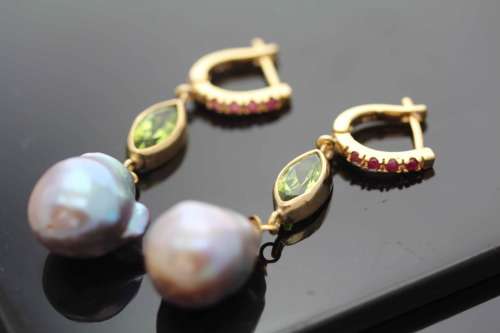 GLAMOROUS RUBY, PERIDOT AND BAROQUE PEARL GOLD-HUED STERLING SILVER DROP & DANGLE EARRINGS. 925