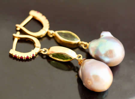 GLAMOROUS RUBY, PERIDOT AND BAROQUE PEARL GOLD-HUED STERLING SILVER DROP & DANGLE EARRINGS. 925