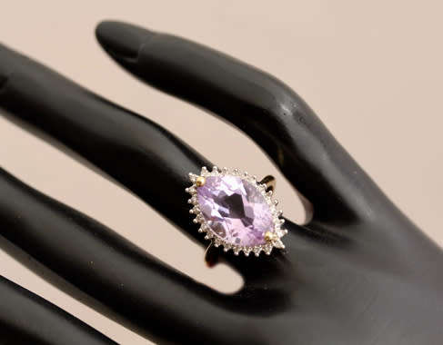 GORGEOUS 9CT GOLD ENGLISH VINTAGE MARQUISE-CUT AMETHYST SOLITAIRE RING WITH DIAMOND FRAME