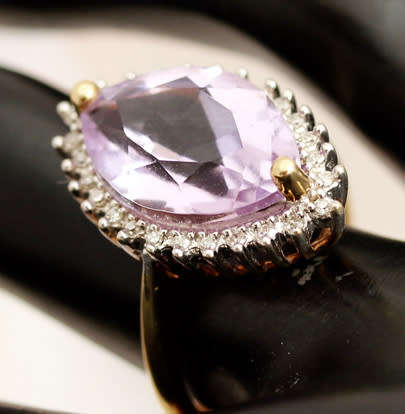 GORGEOUS 9CT GOLD ENGLISH VINTAGE MARQUISE-CUT AMETHYST SOLITAIRE RING WITH DIAMOND FRAME