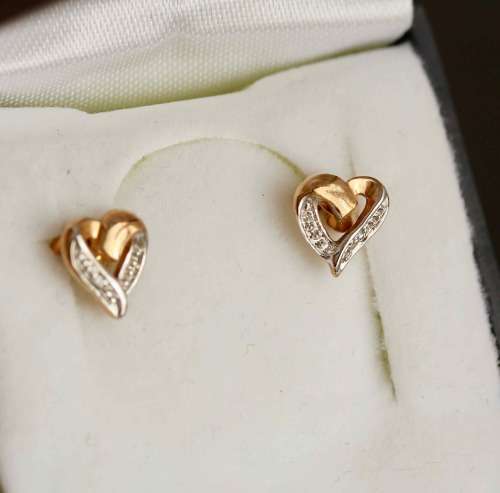 DAINTY VINTAGE ENGLISH 9ct GOLD STUD EARRINGS. YELLOW AND WHITE GOLD. SMALL DIAMOND ACCENTS