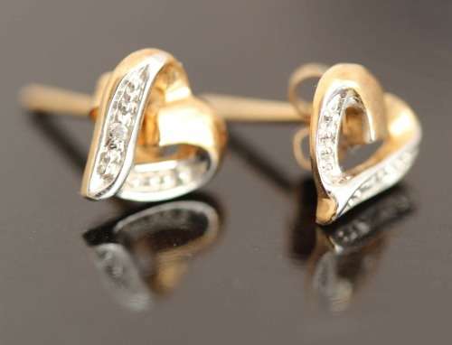 DAINTY VINTAGE ENGLISH 9ct GOLD STUD EARRINGS. YELLOW AND WHITE GOLD. SMALL DIAMOND ACCENTS