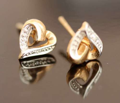 DAINTY VINTAGE ENGLISH 9ct GOLD STUD EARRINGS. YELLOW AND WHITE GOLD. SMALL DIAMOND ACCENTS