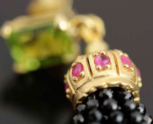 SPLENDID LONG NATURAL RUBY, PERIDOT AND SPINEL GEMSTONE EARRINGS. 90 MM LONG!! 16,47 grams