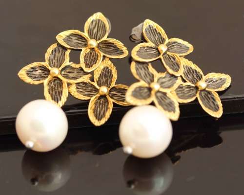 UNUSUAL STERLING SILVER EARRINGS. NATURAL BAROQUE PEARLS. LARGE TACTILE TRI-FLOWER FEATURE