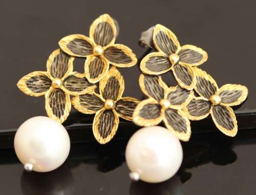 UNUSUAL STERLING SILVER EARRINGS. NATURAL BAROQUE PEARLS. LARGE TACTILE TRI-FLOWER FEATURE