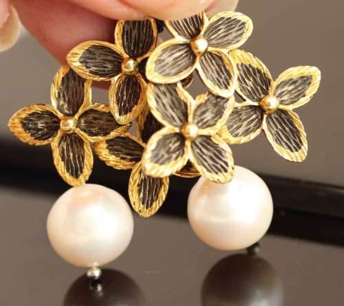 UNUSUAL STERLING SILVER EARRINGS. NATURAL BAROQUE PEARLS. LARGE TACTILE TRI-FLOWER FEATURE