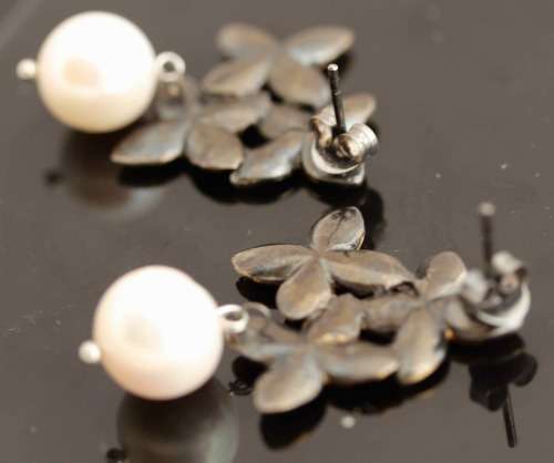 UNUSUAL STERLING SILVER EARRINGS. NATURAL BAROQUE PEARLS. LARGE TACTILE TRI-FLOWER FEATURE